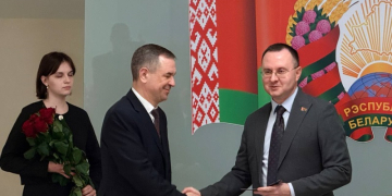 Александру Власовцу вручили удостоверение главы администрации Московского района