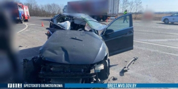 Легковой Volkswagen не уступил дорогу грузовому MANу в Барановичском районе