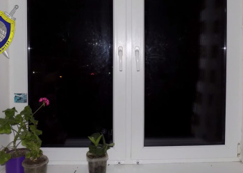 В Кобрине девочка выпала из окна пятого этажа. Осталась жива. Следователи проводят проверку