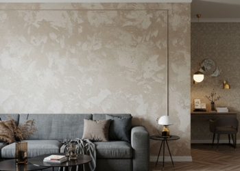 Как правильно сочетать обои под штукатурку с мебелью: практичные советы для интерьера