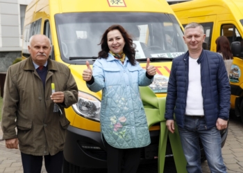 Беларусбанк подарил школе деревни Новые Лыщицы новый автобус для подвоза детей в школу