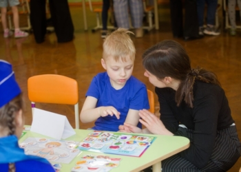 Зажги синим: в начальной школе N8 г.Бреста прошел особенный урок