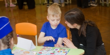 Зажги синим: в начальной школе N8 г.Бреста прошел особенный урок