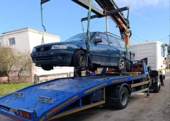 Городскую территорию в Бресте продолжают очищать от брошенных авто