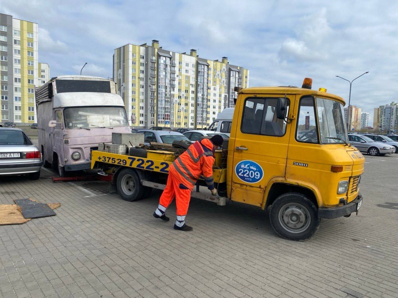 В Бресте продолжают планомерно избавляться от «забытых» машин