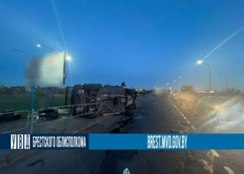 Вчера в Пинске произошло ДТП: водитель не справился с управлением BMW