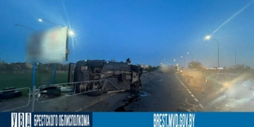 Вчера в Пинске произошло ДТП: водитель не справился с управлением BMW