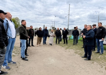 Председатель горсовета обратился с просьбой к представителям бизнеса взять «шефство» над неухоженными захоронениями на Тришинском кладбище