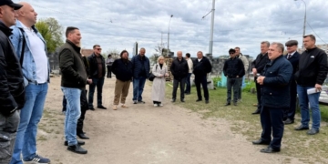 Председатель горсовета обратился с просьбой к представителям бизнеса взять «шефство» над неухоженными захоронениями на Тришинском кладбище