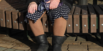 Неработающий сын регулярно избивал престарелую мать: прокуратура направила уголовное дело в суд