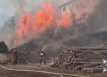 Вчера в Ружанах спасатели ликвидировали пожар. Огонь угрожал местному костёлу