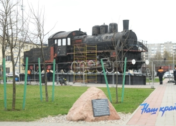 В Барановичах к 155-летию города реставрируют паровоз на привокзальной площади