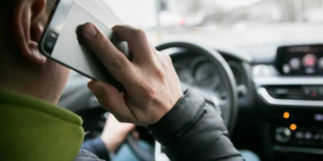 телефон за рулем