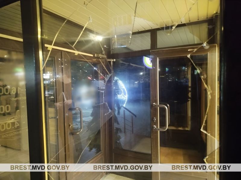 Пьяный житель Пинска устроил дебош в ресторане