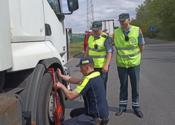 Транспортная инспекция и ГАИ провели совместный рейд в Бресте по предотвращению незаконной стоянки