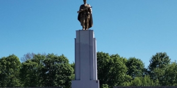 Общенациональная минута молчания пройдет завтра в полдень