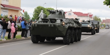 В Малорите на День Победы впервые прошел парад техники