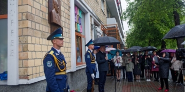 Сегодня на доме по ул. Пушкинской, 6, в Бресте открыли мемориальную доску Владимиру Самовичу