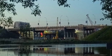 Вниманию водителей: с 20 по 22 мая по Бресту будут перевозить восемь 24-метровых балок