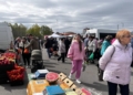 Весенняя ярмарка возле ТЦ «Корона» в Бресте в самом разгаре
