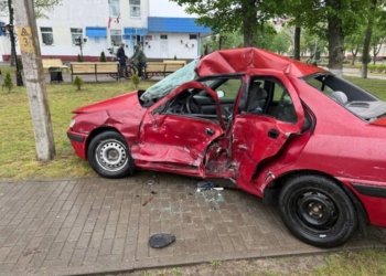 ДТП в Столине: автобус и легковушка столкнулись на ул. Дзержинского