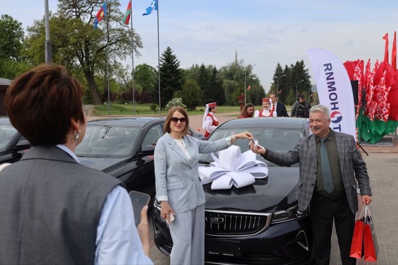 20 ключей от новых автомобилей Белджи сегодня передали учреждениям здравоохранения Первого региона