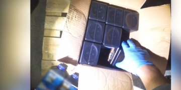ГУБОПиК на М1 задержал фуру, в ней десятки килограммов пороха