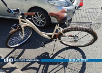 В Каменце 71-летняя велосипедистка попала под машину
