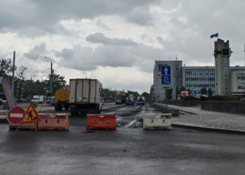 Боковой проезд и парковку возле ЦУМа в Бресте закрыли до 15 мая