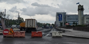 Боковой проезд и парковку возле ЦУМа в Бресте закрыли до 15 мая