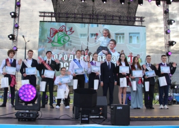 Городской праздник «Последний звонок»  в Бресте на Гребном 23 мая