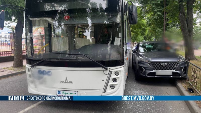 Вчера на Гоголя троллейбус наехал на «Hyundai»