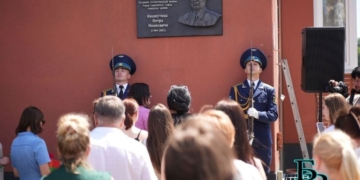 Мемориальную доску Петра Ивашутина установили в Бресте