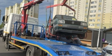 В БРЕСТЕ СОБИРАЮТ «ПОДСНЕЖНИКИ». Брошенные автомобили отправляются в утиль
