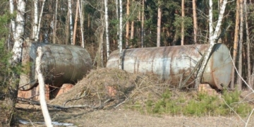Забытые здания бывшей сельской автозаправки снесли, а земли передадут в лесной фонд