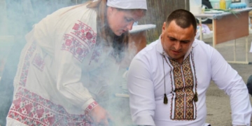 Драники на колоде, косьба и семейный дух: как в Долбизно выбирали «Властелина села-2026»