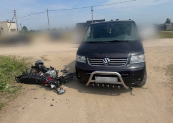 В аг Страдечь «Volkswagen» столкнулся с мотоциклом