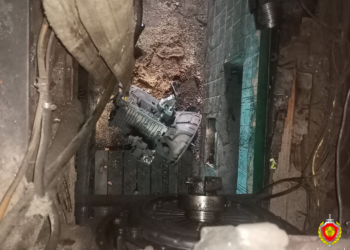 В Кобрине рабочему на ногу упала коробка передач грузовика