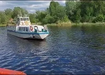 теплоход Фрост на Мухавце