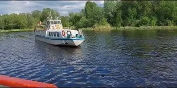 теплоход Фрост на Мухавце