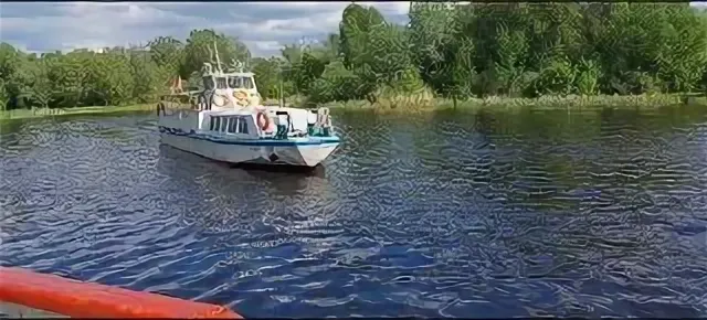 теплоход Фрост на Мухавце