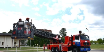 В канун Дня пожарной службы в Брест поступила новая спецтехника МЧС
