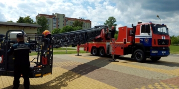 В канун Дня пожарной службы в Брест поступила новая спецтехника МЧС