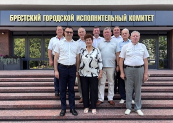 Сегодня в горисполком пригласили руководителей Бреста разных лет