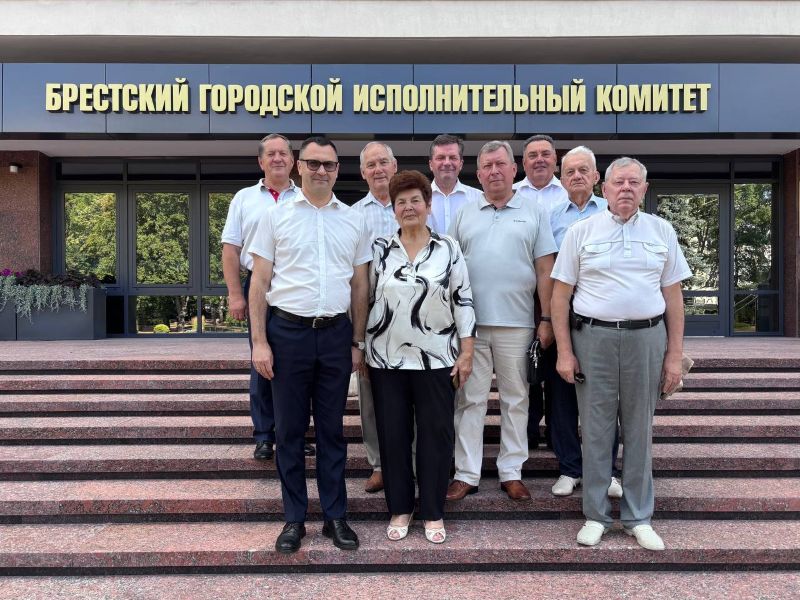 Сегодня в горисполком пригласили руководителей Бреста разных лет