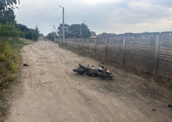 В Ольшанах бесправник на мотоцикле врезался в забор — доставлен в больницу в коме