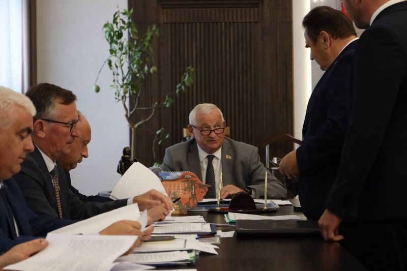 Итоги кадрового дня у председателя Брестского облисполкома Петра Пархомчика