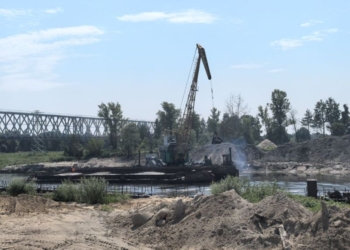 Опоры старинного моста обнаружили строители на берегах Припяти между Столинским и Лунинецким районами