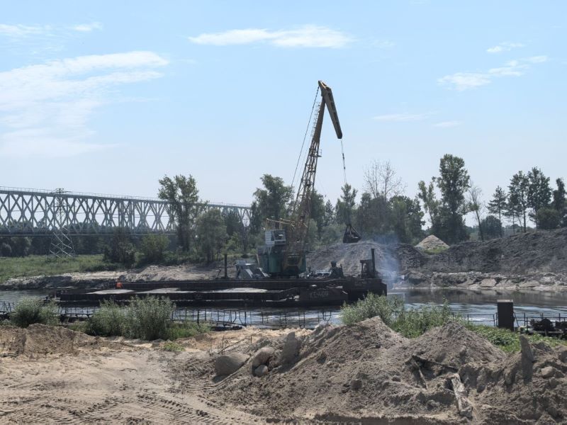 Опоры старинного моста обнаружили строители на берегах Припяти между Столинским и Лунинецким районами