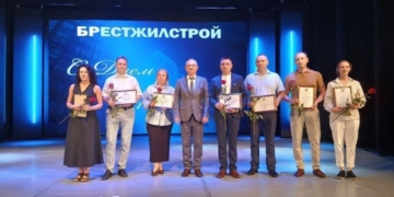В Бресте сегодня поздравляли и награждали лучших строителей